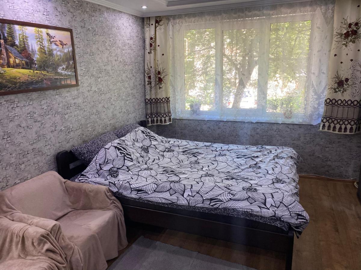 Квартира На Проспекті Oezjhorod Buitenkant foto